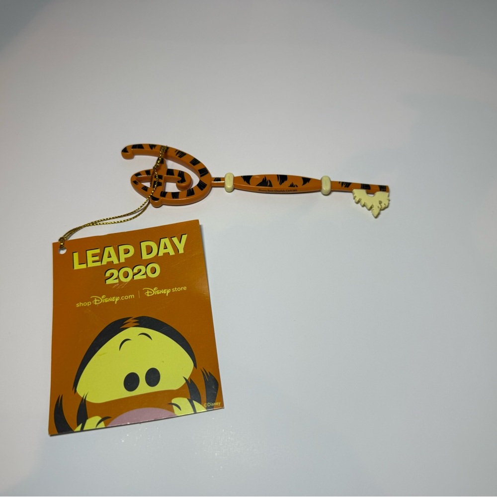 🏷️SOLD🏷️Disney Store Tigger Key Exclusive Leap Day 2020